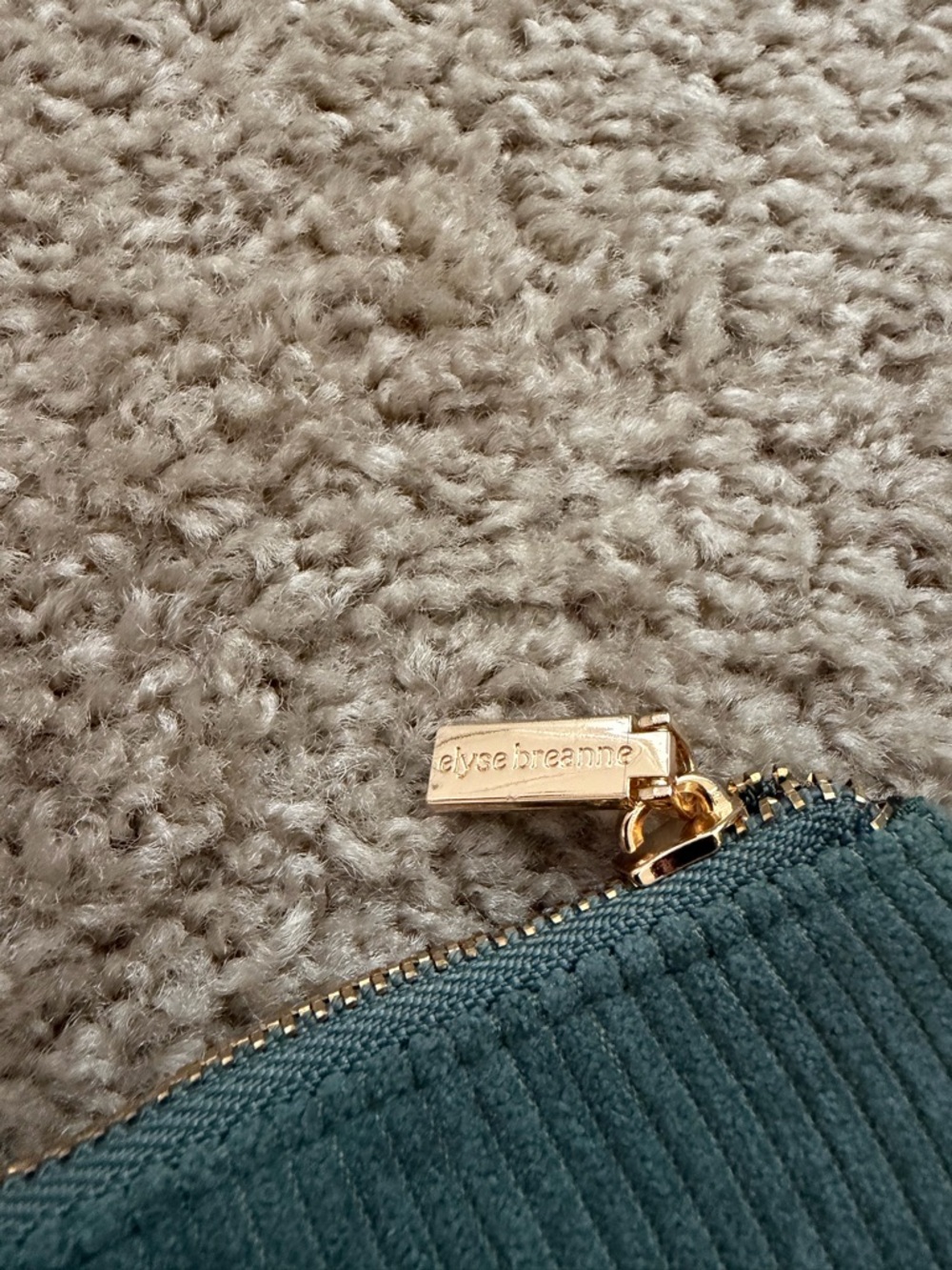 NWOT Elyse Breanne Ribbed Velvet Zip Pouch - Picture 3 of 3